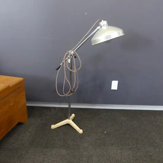 VINTAGE INDUSTRIAL CANTILEVERED FLOOR LAMP - WORKING 