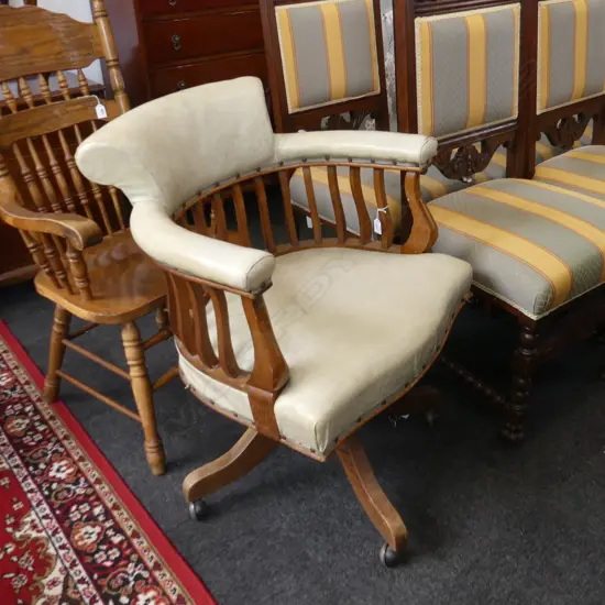 VINTAGE OAK & WHITE VINYL SWIVEL CAPTAINS / OFFICE CHAIR