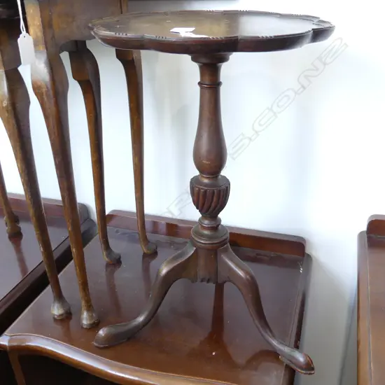 SM VINTAGE  WINE TABLE DIA 300MM (MINOR MARKS TO TOP)