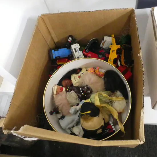 SM BOX ASST OLD DIE CAST CARS & ASST SM DOLLS INCL MAORI 