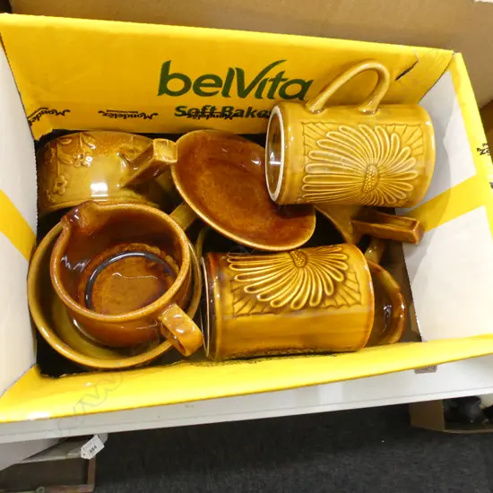 BOX LOT 10 PCES CROWN LYNN