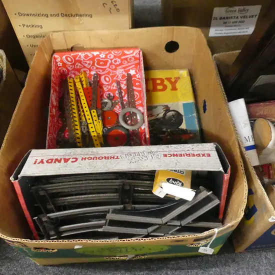 BOX MISC HORNBY TRAIN TRACKS & MECCANO PCS