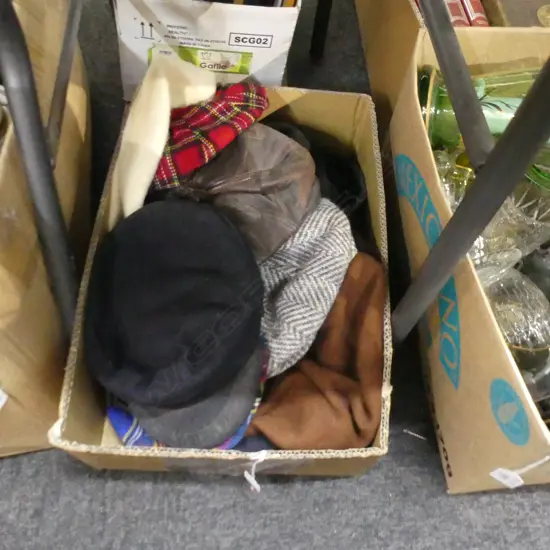 BOX VINTAGE HATS, BERETS, CAPS 