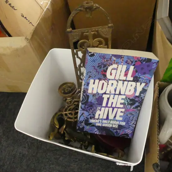 BOX ASST. VINTAGE BRASS LIGHT FITTINGS ETC