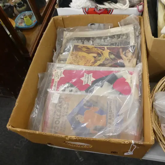 BOX ASST HOBBY BOOKS & MAGS INCL KNITTING, CROCHET, MACRAME ETC..