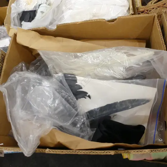 BOX VINTAGE MISC STOCKINGS, SHIRT COLLARS, LACE, ETC..