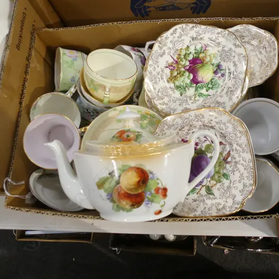 BOX ASST CHINA INCL TRIOS / ROYAL ALBERT ETC..