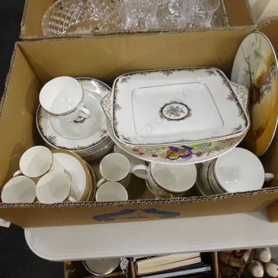 BOX LOT WEDGWOOD 'OSBORNE' TEA SET, DOULTON 'ROYAL GOLD' COFFEE SET, PLATES