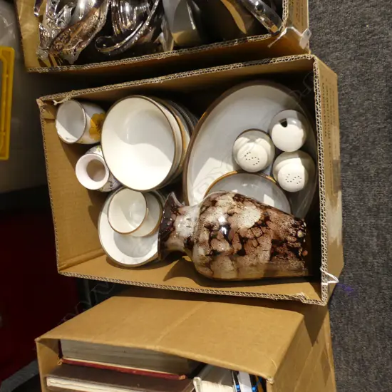 BOX ASST DENBY STONEWARE; BOWLS, PLATES, SERVING DISHES ETC. + POTTERY VASES