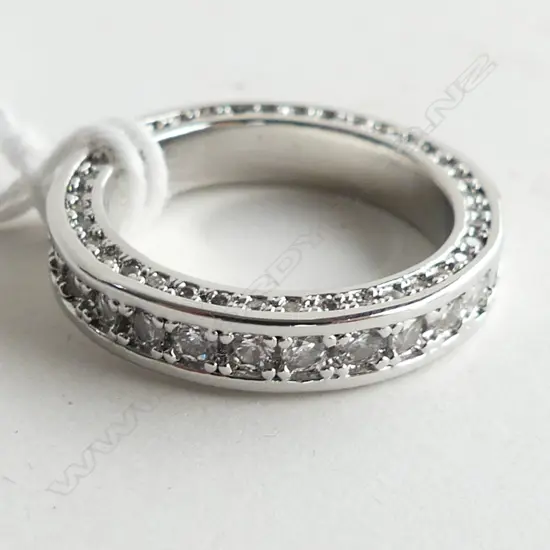 SILVER COLOURED  FULL DIAMANTE BAND ETERNITY RING, SZ8