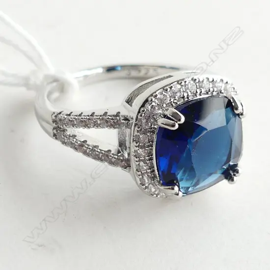 SILVER  COLOURED BLUE STONE/ DIAMANTE DRESS RING