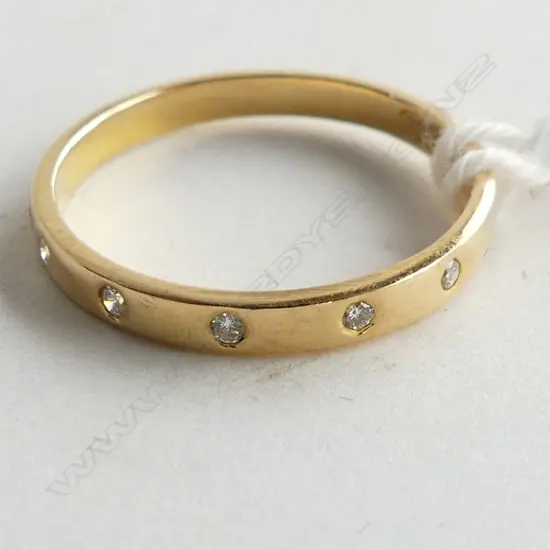 18CT GOLD & DIAMOND SET WEDDING BAND 1.6GMS 