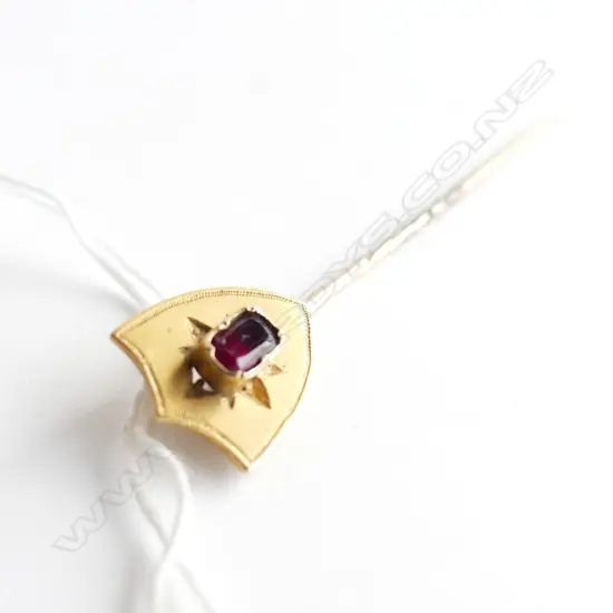 GILDED GOLD SHIELD TIE PIN RUBY ? SET
