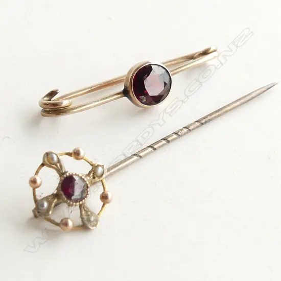 9CT GOLD & GARNET SET PIN & BROOCH 