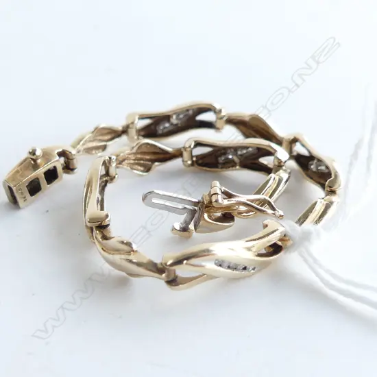 9CT GOLD DIAMOND SET BRACELET, 155MM LONG 8.5GMS