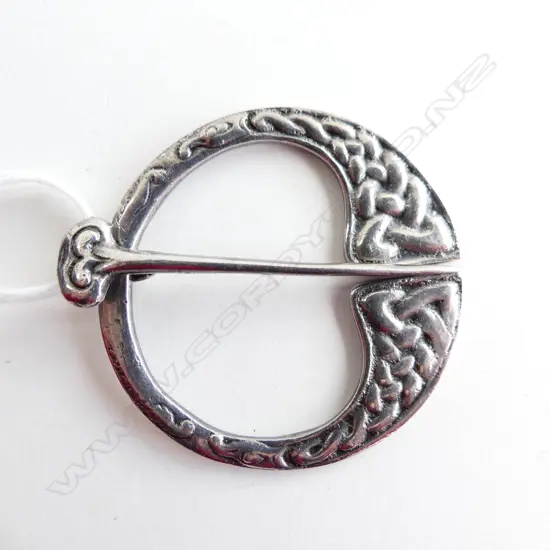 STERLING SILVER SCOTTISH CELTIC BROOCH BIRMINGHAM 1952, D.40MM