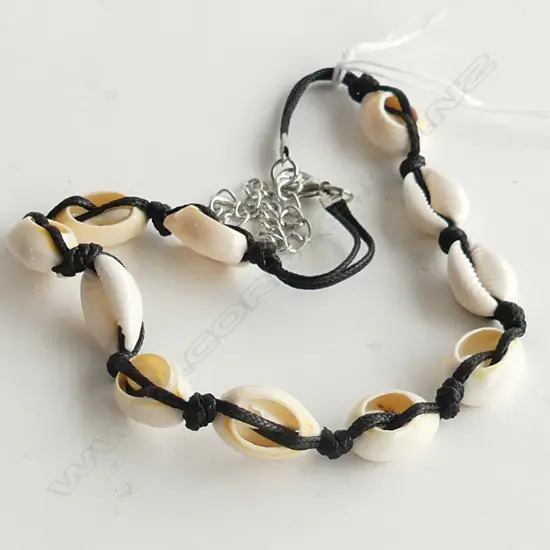 HAND MADE NATURAL COWRIE SEA SHELL SILVER NECKLACE 