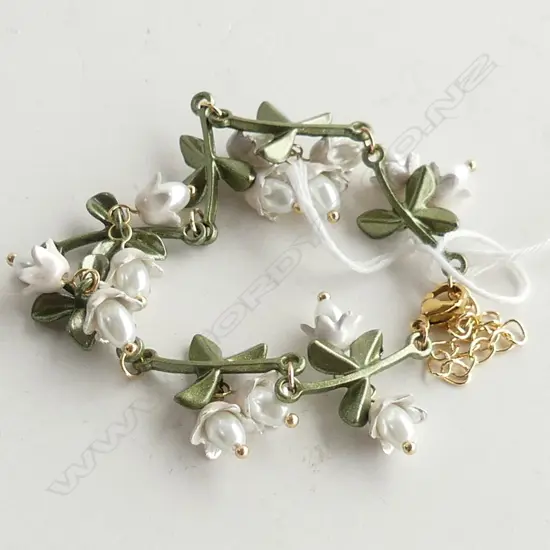 COSTUME & SIMULATED PEARL BRACELET