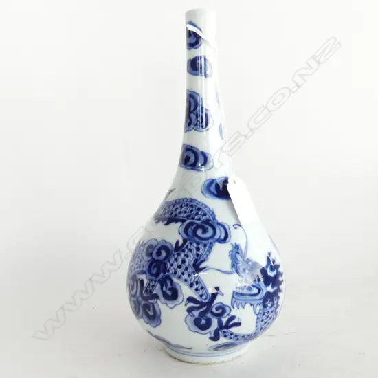 CHINESE B/W BOTTLE VASE w. DRAGON DESIGN H.250mm