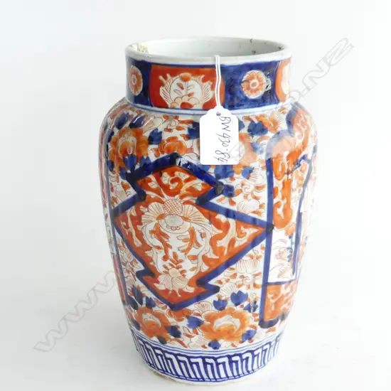 LARGE ALBARELLO SHAPED IMARI VASE. TYPICAL VIGNETTES  WITH DARK BLUE HIGHLIGHTS. H. 260mm
