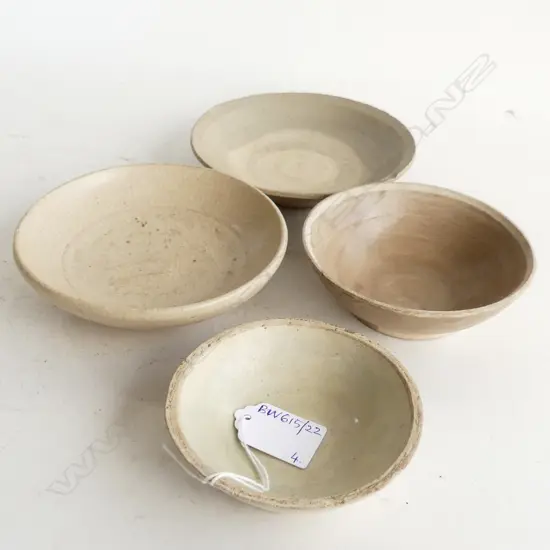 4 CHINESE SONG & YUAN PALE CELADON BOWLS 135mm dia
