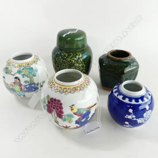COLLECTION OF 5 CHINESE GINGER JARS ONLY 2 LIDS TALLEST 140MM