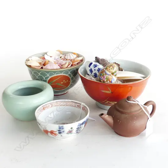 4 ORIENTAL BOWLS & YIXING TEAPOT a.f w shells etc
