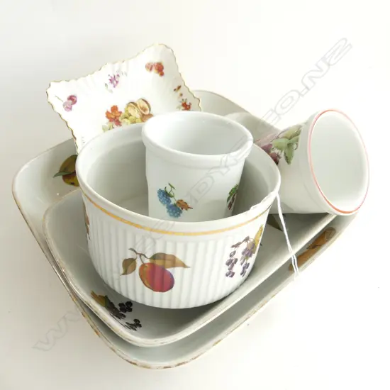 3 PCES ROYAL WORCESTER COOKWARE, PR PILLIVUYT CUPS, HAMMERSLEY SQUARE DISH