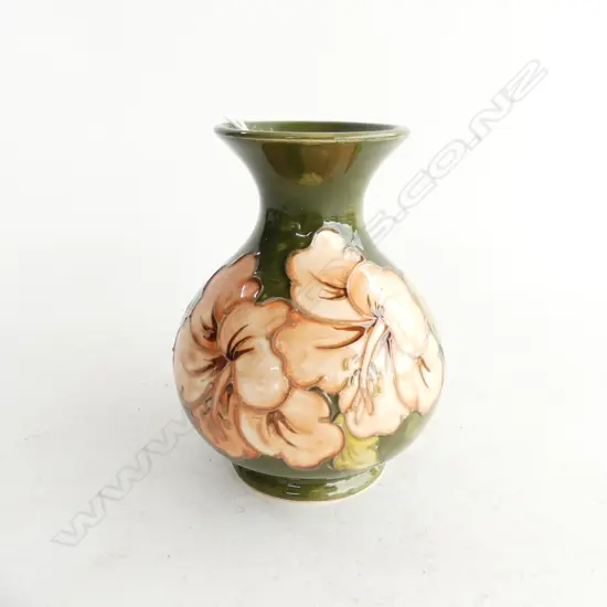 MOORCROFT HIBISCUS VASE H. 135MM