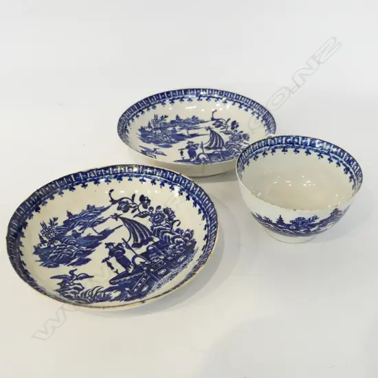 2 CAUGHLEY FISHERMAN SAUCERS WITH ONE TEA BOWL C 1790 D 130 MM FAULTS