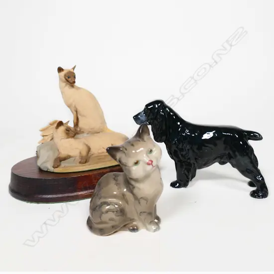 3 ANIMAL FIGURINES; DOULTON CAT & SPANIEL (HN10) + AYNSLEY SIAMESE CATS ON BASE