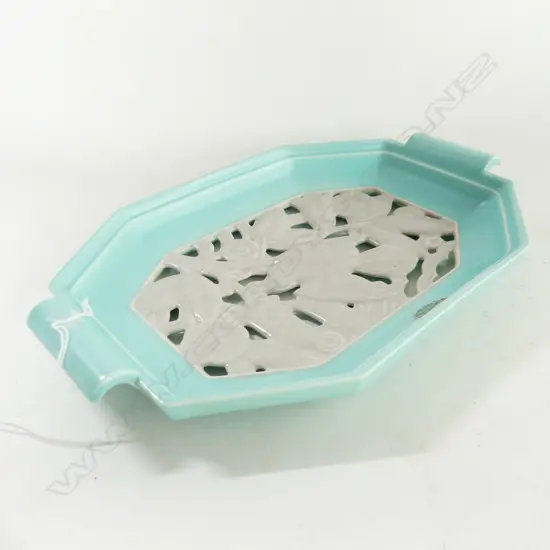 POOLE 2-HANDLED PIERCED SPARROW DISH, ORIGINAL HAMILTON SHOP LABEL L320 W200MM