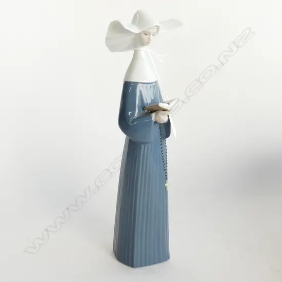 LLADRO FIGURE NUN READING H260MM