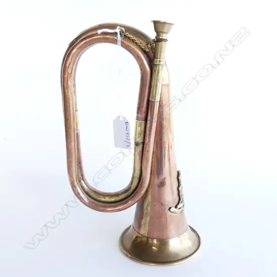 VINTAGE BRASS & COPPER BUGLE HORN w. ROYAL ARTILLERY MILITARY BADGE L.260mm
