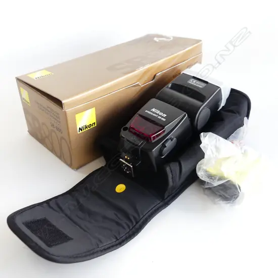 NIKON SPEEDLIGHT SB-800 IN POUCH ORIGINAL BOX & MANUAL