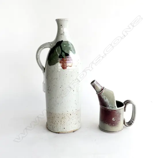 SUZY DUNSER COPPER REDUCTION POTTERY OIL CAN (H. 160MM) + MIKE O'DONNELL POTTERY FLAGON (H. 335MM)