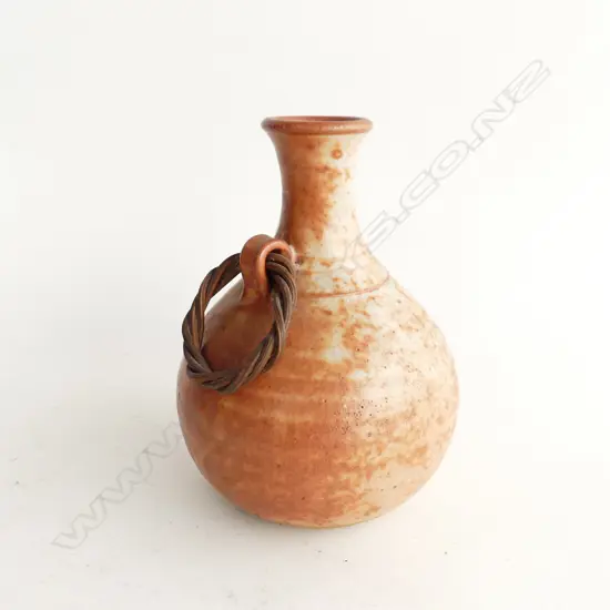 SML GRAEME STORM? SHINO VASE WITH W WICKER HANDLE. H.160