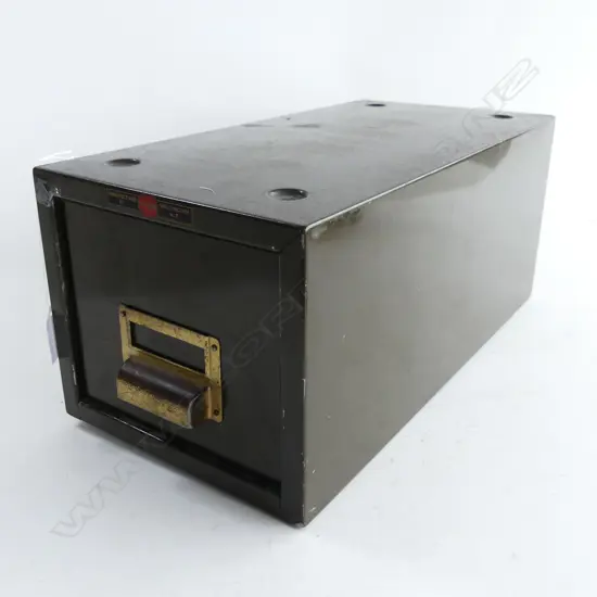 FILING DRAWER w. NZ PRE DECIMAL & DECIMAL STAMPS SORTED INTO ENVELOPES FROM 1902 ETC