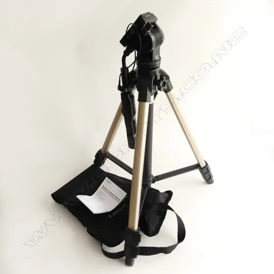 SONY REMOTE CONTROL TRIPOD VCT870RM IN CANVAS CARRYCASE WITH MANUAL