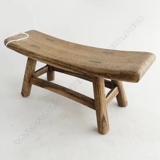 COUNTRY ELM SMALL STOOL / HEADREST? W.290mm