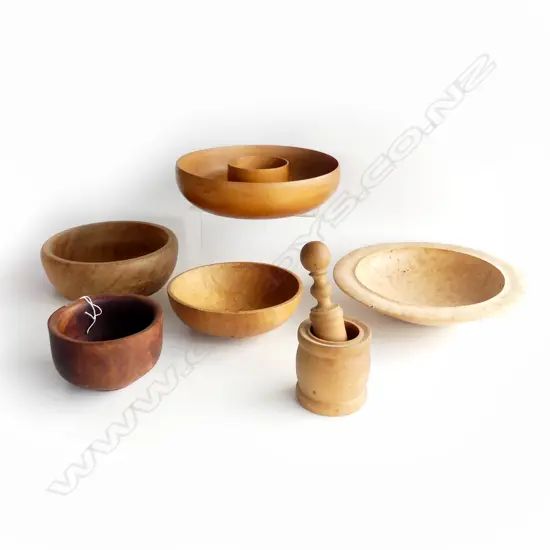 7 ELEGANTLY TURNED WOOD VESSELS INCL MORTAL & PESTLE. Ex. Jill Mandeno Estate