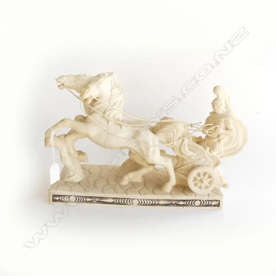 LG WHITE RESIN SCULPTURE; 2 HORSES PULLING ROMAN CHARIOT L.380mm 