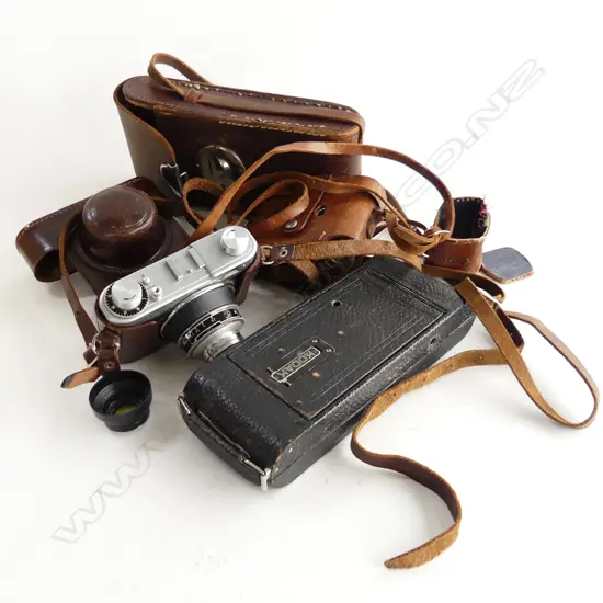 3 VINTAGE CAMERAS IN LEATHER CASES