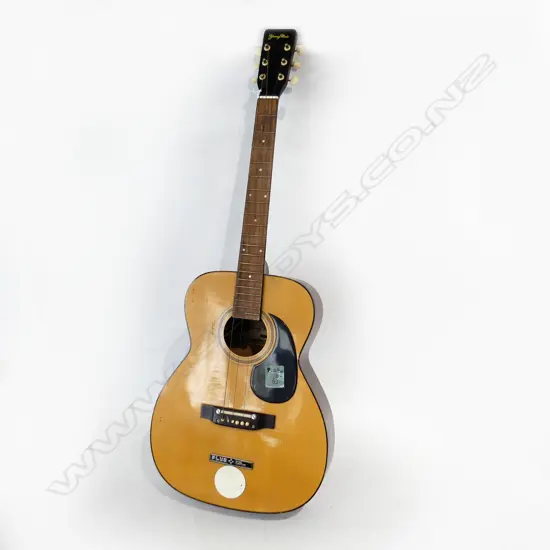 VINTAGE JAPANESE 'YOUNG MATE' ACOUSTIC GUITAR
