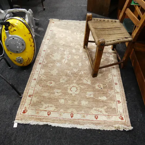 PALE TONE WOOL MACHINE WOVEN RUG, MADE IN PAKISTAN   1570 X 910MM