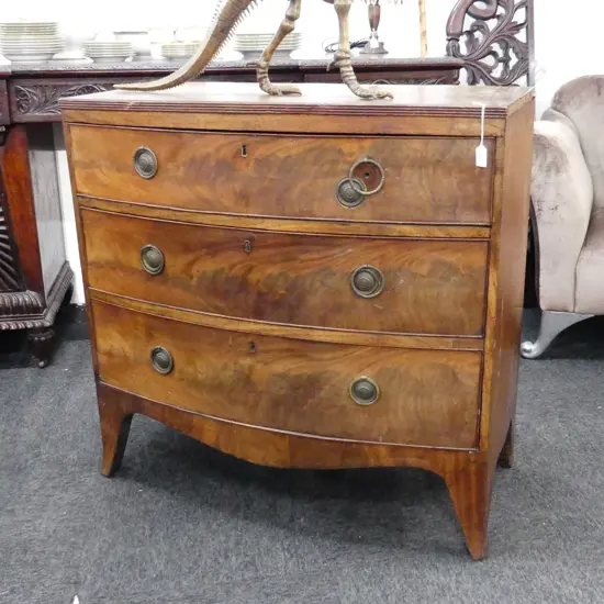 GEORGIAN MAHOGANY BOW FRONT CHEST OF DRAWERS. some faults W920 x D470 x H905mm