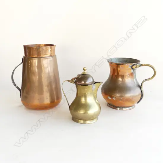 3 VINTAGE COPPER / BRASS JUGS H.230mm