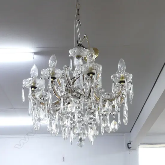 ITALIAN CRYSTAL CHANDELIER - 8 ARM 500mm dia