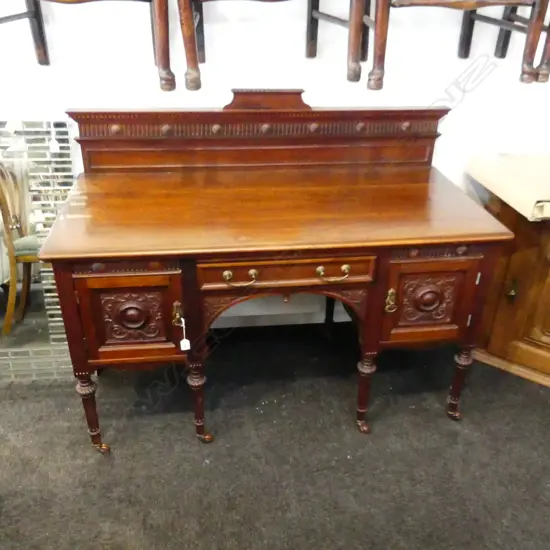 EARLY 20thC MAHOGANY SHERATON REVIVAL SIDEBOARD ON CASTORS 1310x610x1050mm