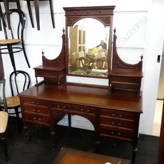 EARLY 20thC MAHOGANY SHERATON REVIVAL DRESSING TABLE 1500x615x1820mm